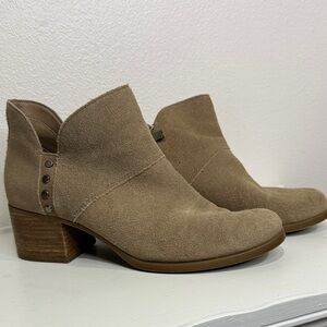 Koolaburra Sofiya Ankle boot tan suede 8